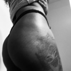 Damn she’s seductive